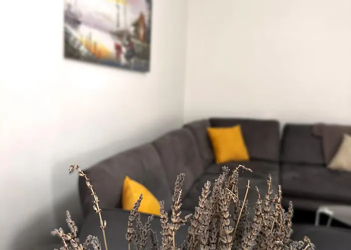 Square View * Τίρανα