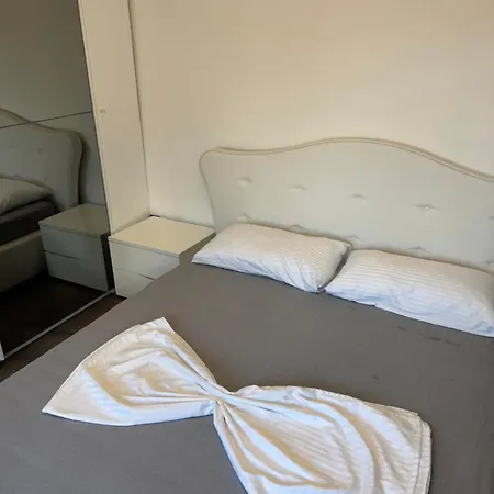 Square View 公寓 地拉那