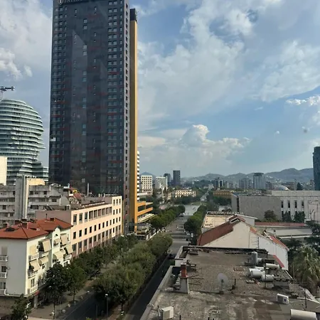 Square View * 地拉那